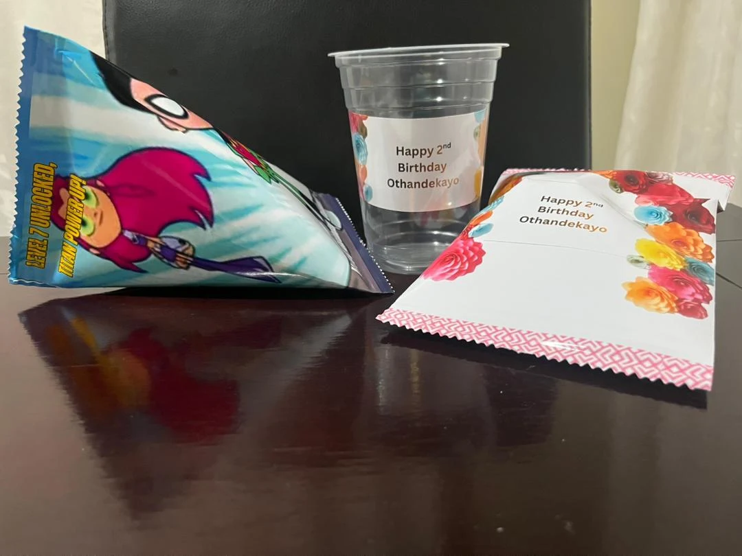 Tumbler party pack with chips, sweets and cookies in a personalised cup